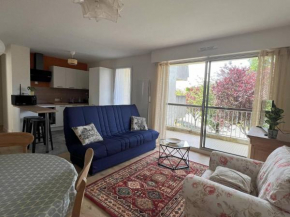 Appartement T2 lumineux avec balcon, parking et proche centre-ville – 4 pers - FR-1-392-240